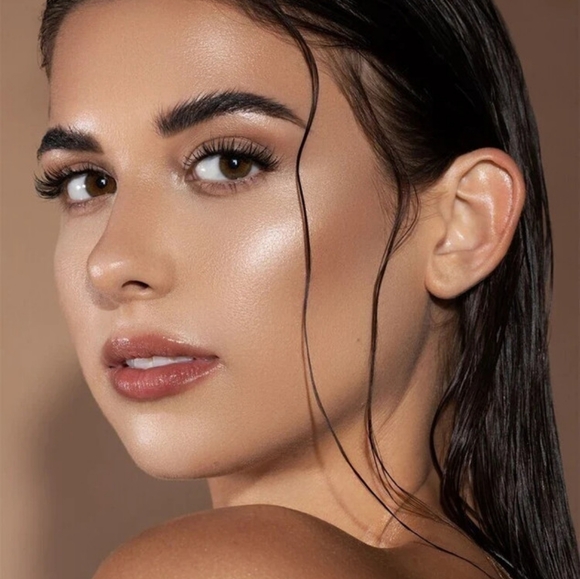 Bobbi Brown Quartz Glow Highlighter (Champagne) - Picture 5 of 17